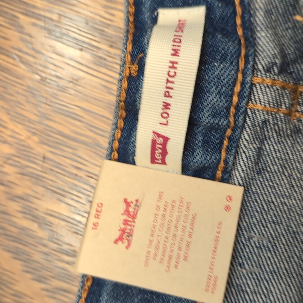 Girls Levi's shorts - Picture 5 of 10